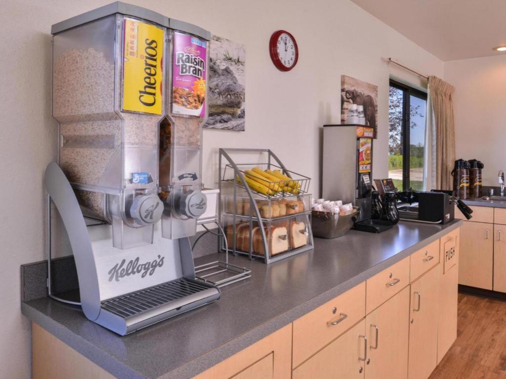 Americas Best Value Inn Missouri Valley Exteriör bild