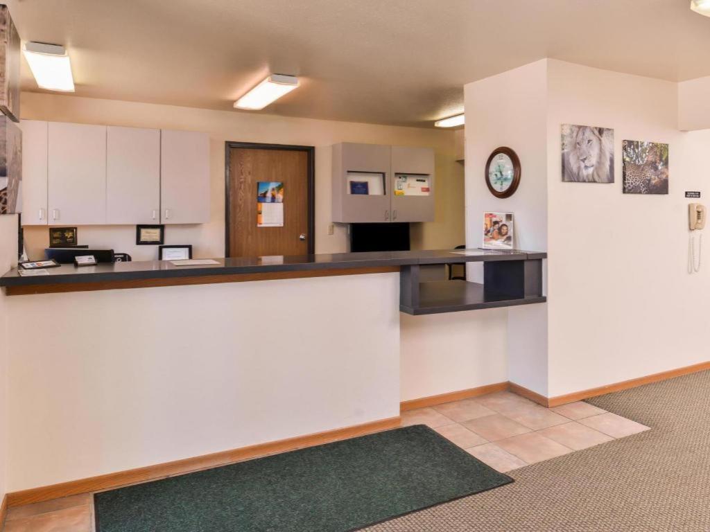 Americas Best Value Inn Missouri Valley Exteriör bild